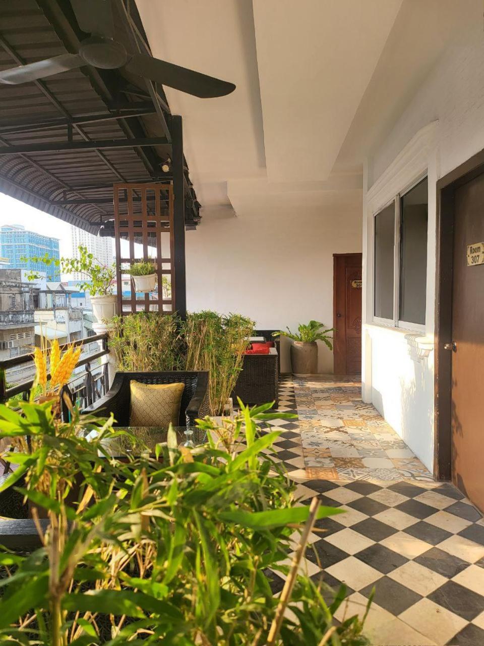 Sun Chakra Boutique Hotel Phnom Penh Exterior foto